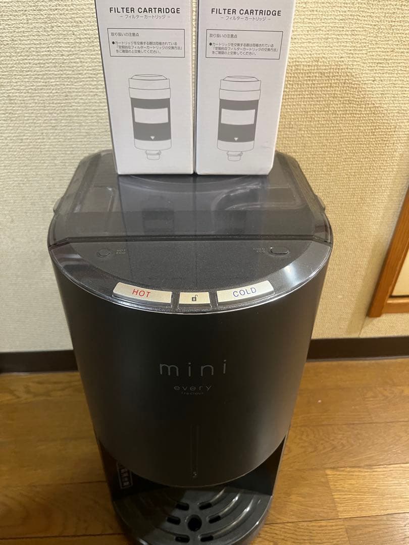 美品】エブリィフレシャス ミニ 黒 置型浄水器 未使用カートリッジ4個