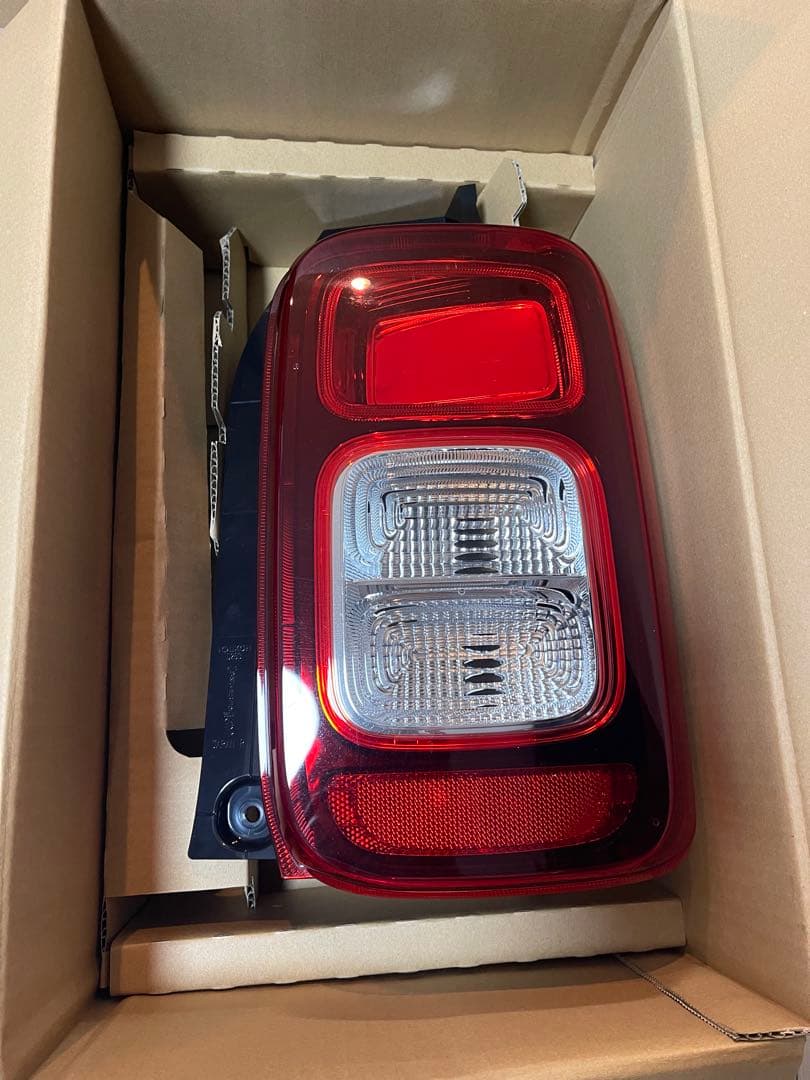 ワゴンRスマイル MX91S/MX81S 純正 右 テールライト ランプ