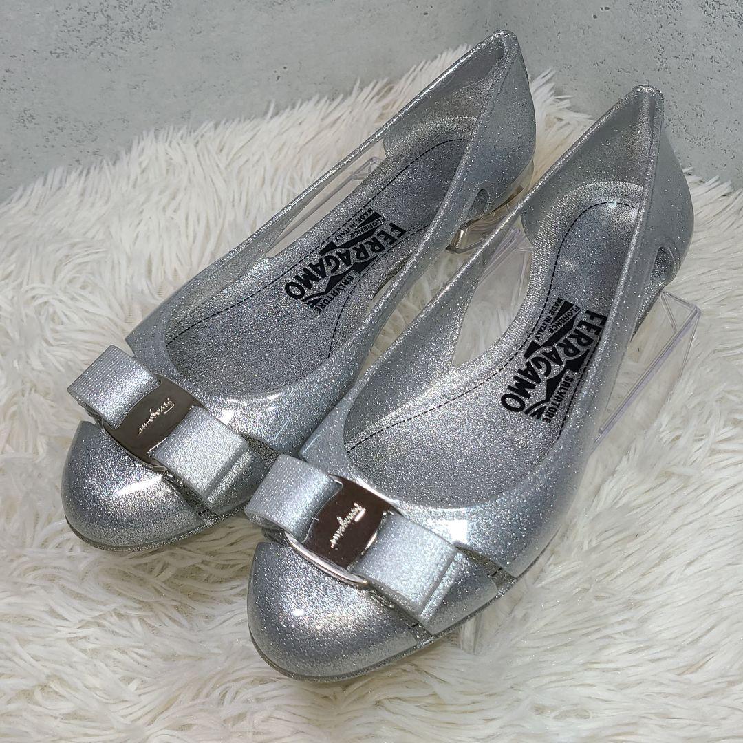 【Ferragamo】ヴァラ　ラバーフラットシューズ　レインパンプス