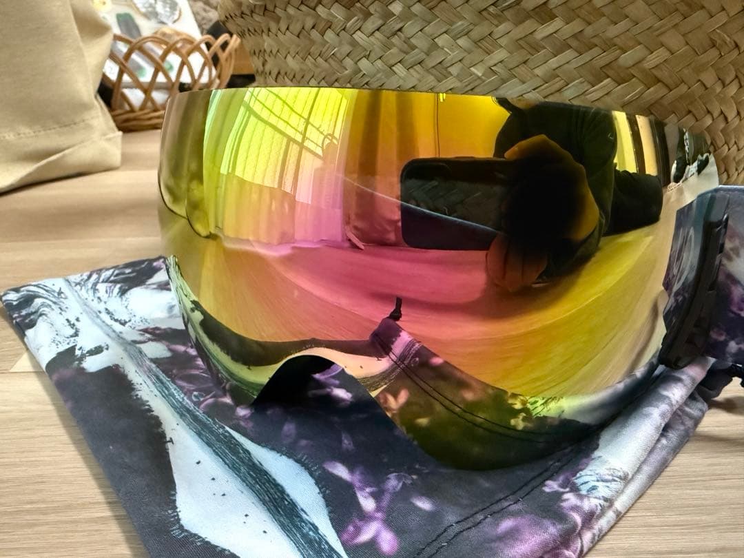 【ラッキー】OUT OF スノーボードゴーグル　偏光調光レンズ　球面レンズ