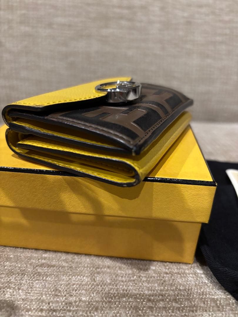 お年玉SALE⭐︎FENDI ミニウォレット 三つ折り財布 イエロー/ブラウン