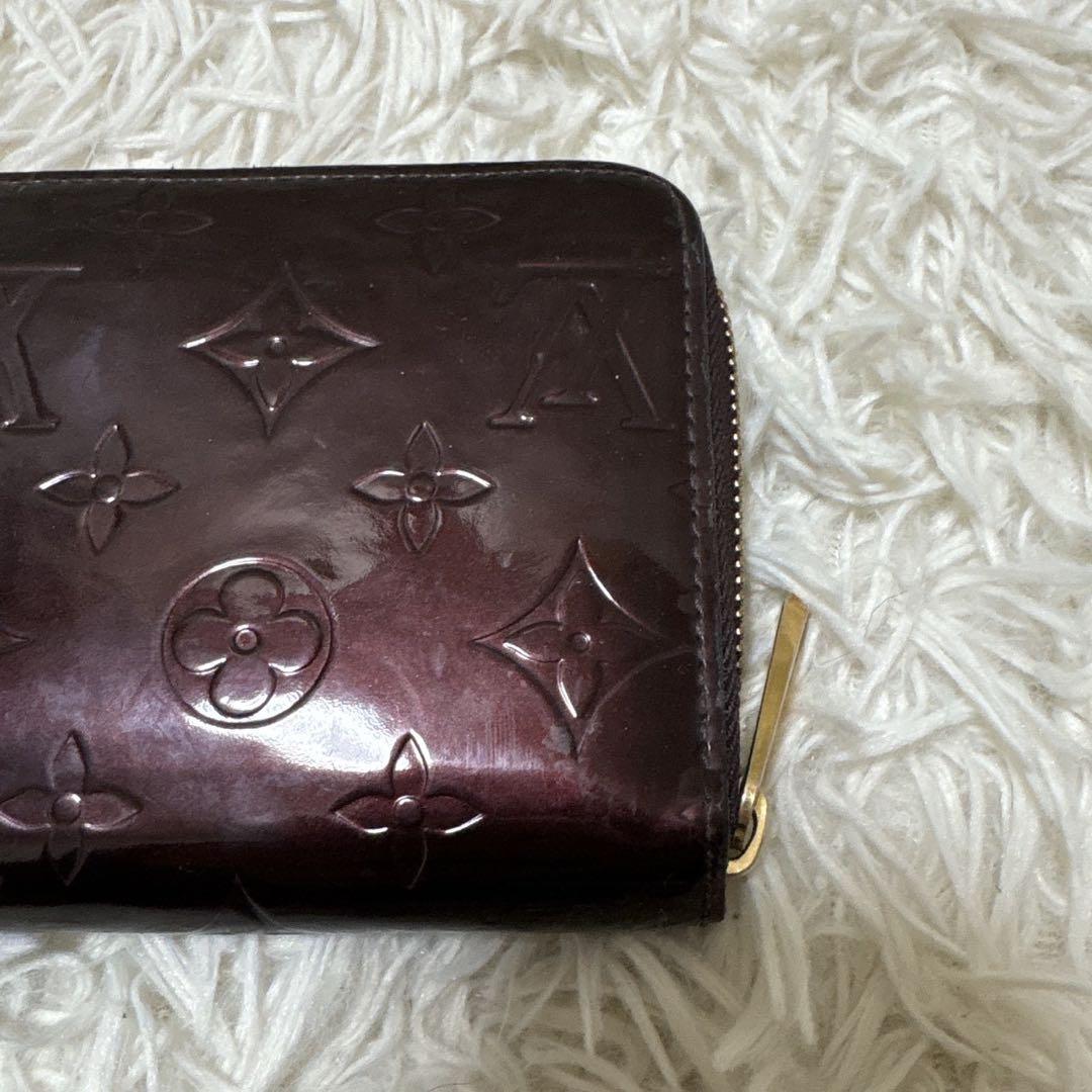 ルイヴィトン ヴェルニ アマラント ジッピーウォレット