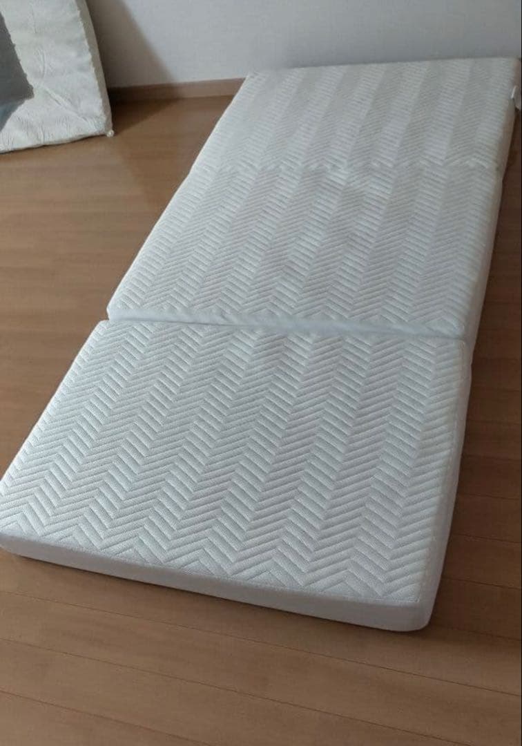 【全国送料無料】雲のやすらぎプレミアム　三つ折りマットレス