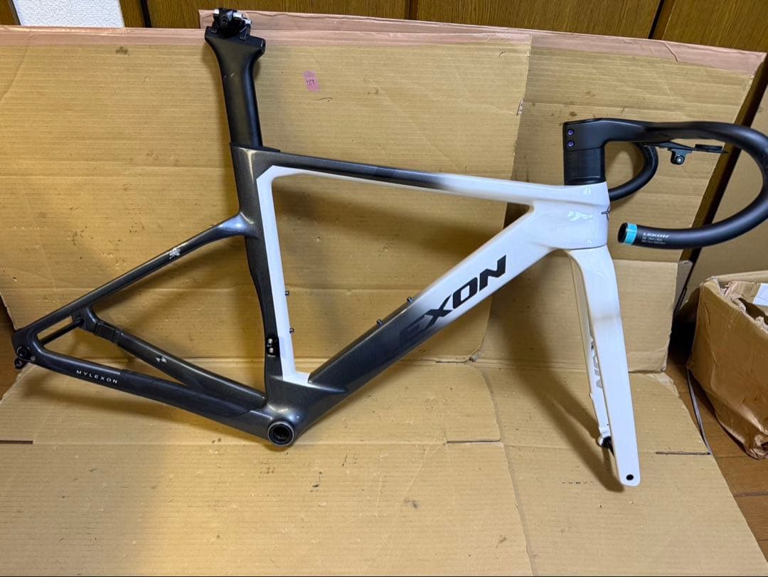 LEXOO フルカーボンエアロ　フレームセット　ロードバイク　DISC