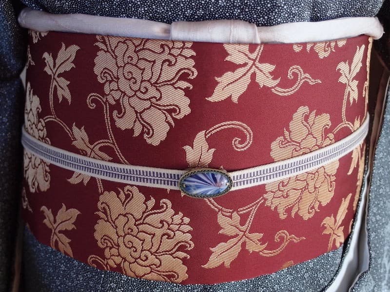 織りの九寸名古屋帯（牡丹唐草文）正絹美品