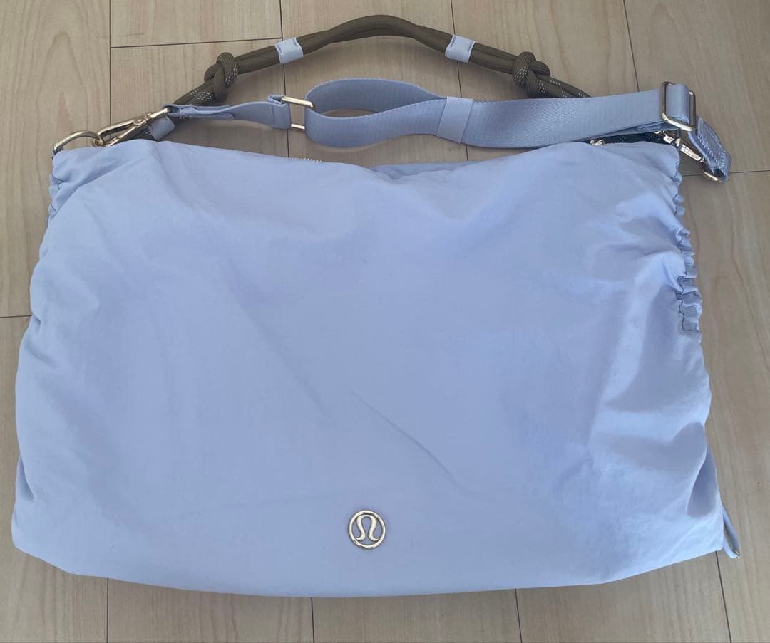 週末お値下げLululemon コンバーチブルルーシュクロスボディバッグ 16L