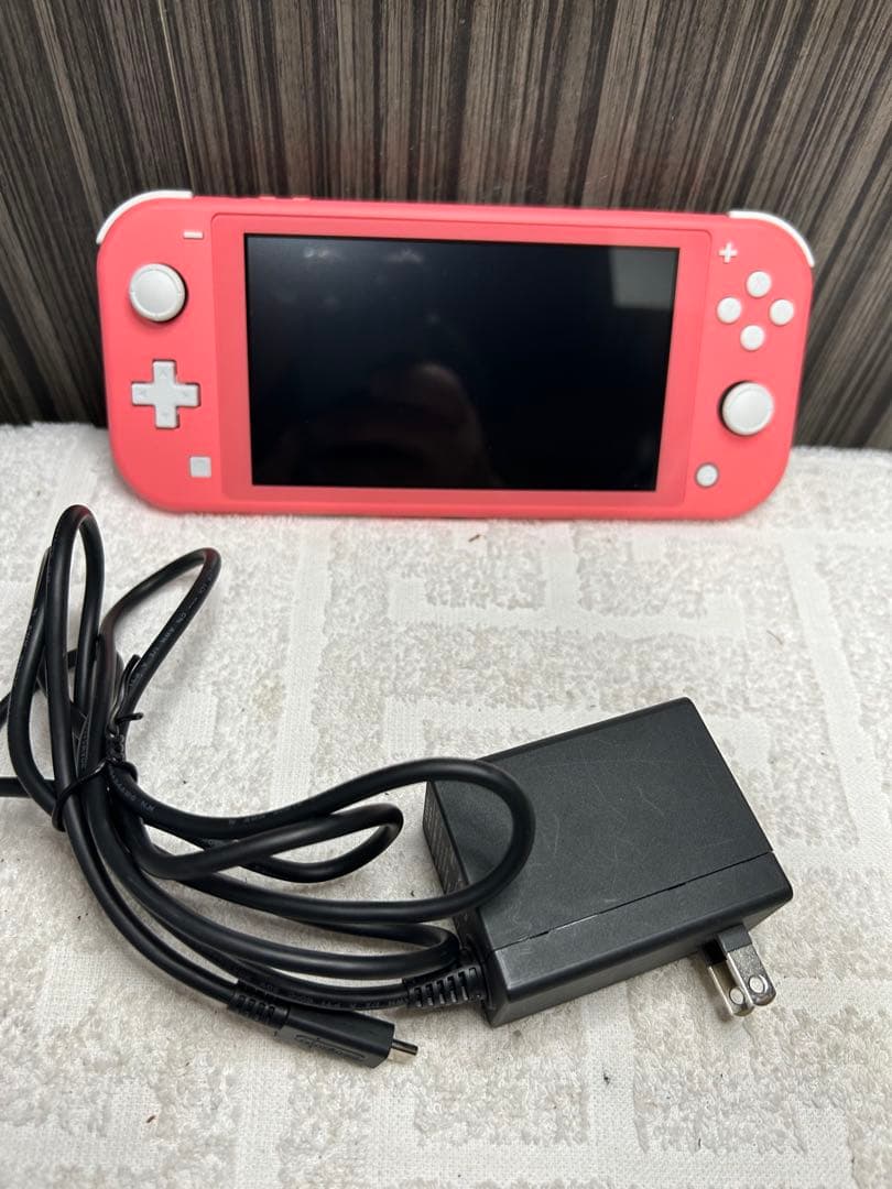 美品　Switch Lite コーラルピンク　本体と充電器