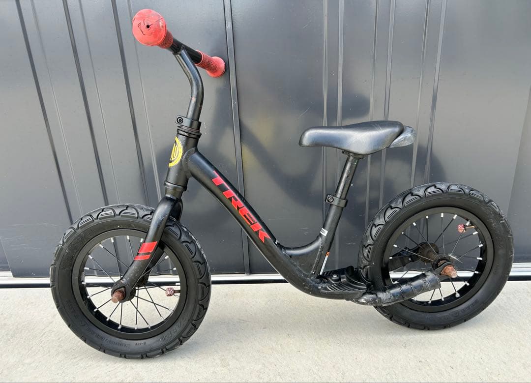 Trek ランバイク　ストライダー　ブラック/レッド