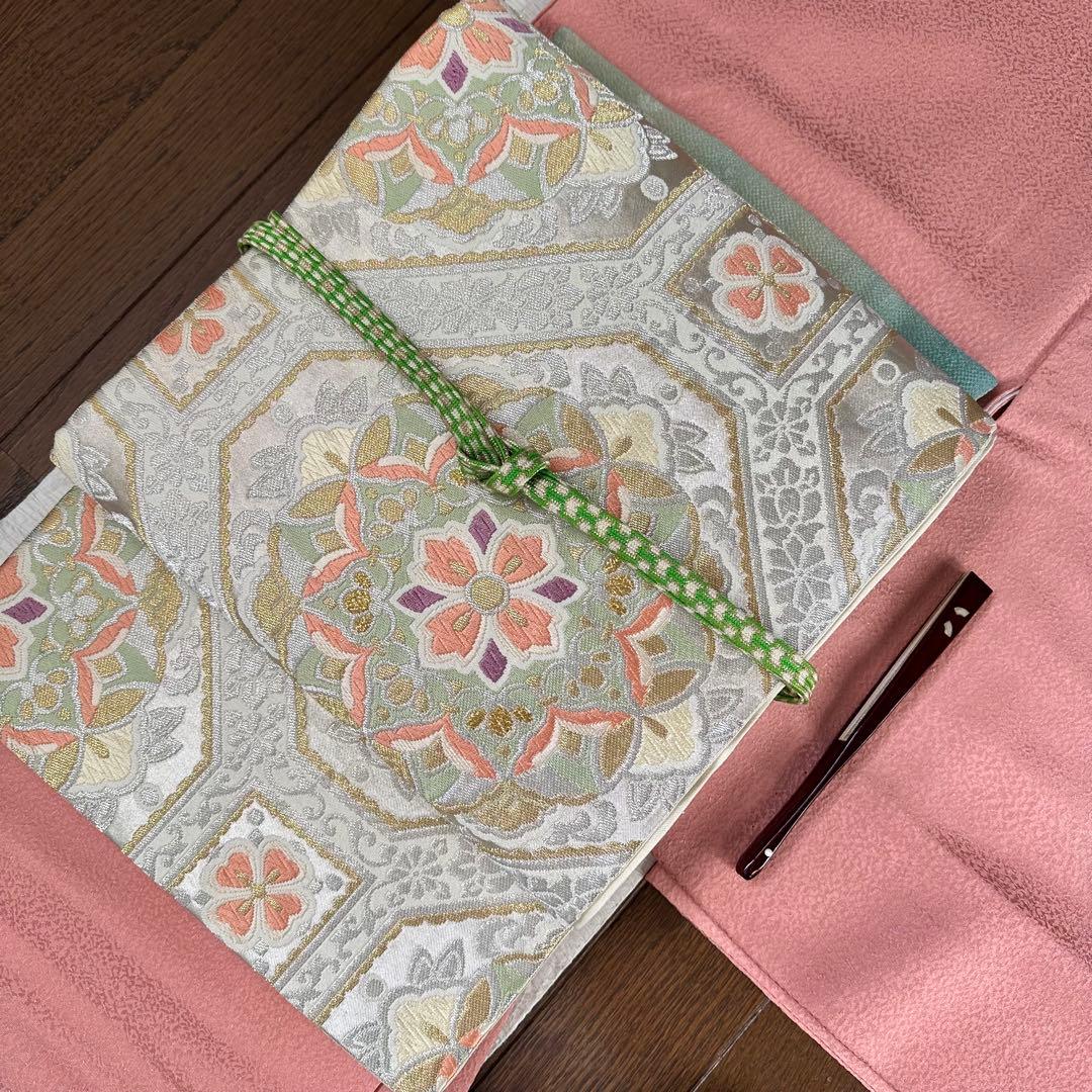 上品な華やかさが漂う袋帯 卯の花色金銀糸入り唐織 正倉院華文様正絹六通袋帯