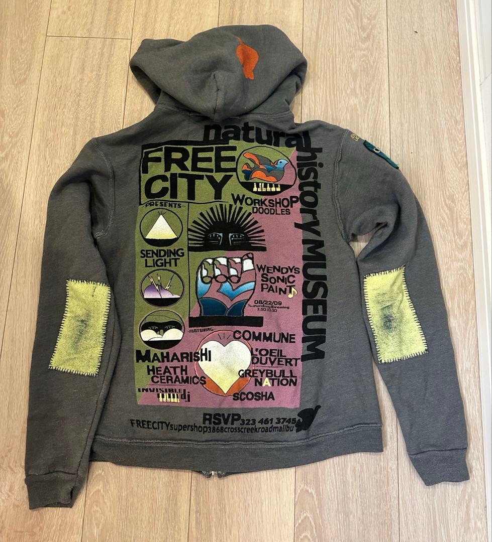 フリーシティ　カラフルグラフィックパーカー