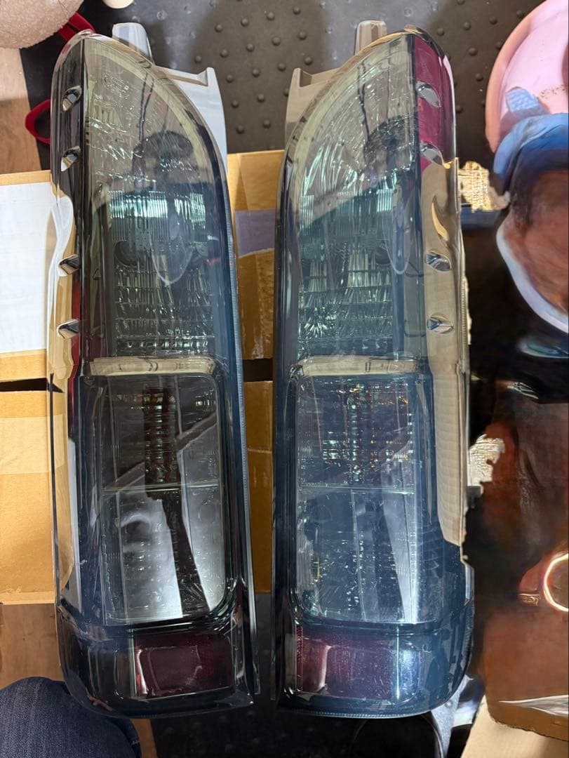 ハイエース 純正タイプ フルスモーク テールランプ 左右セット