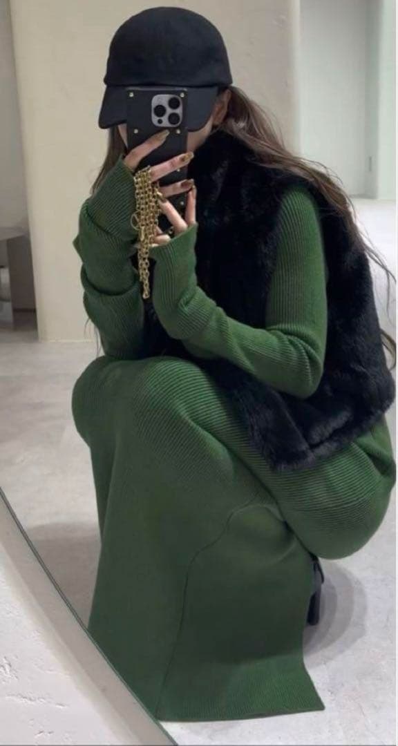 グラムリップス　新品未使用　リバーシブルショートベスト　ブラック