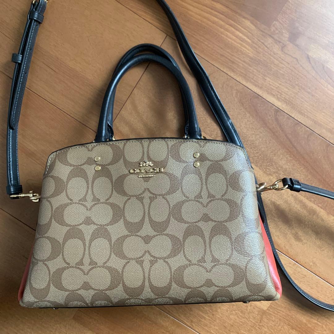 せいママ　⭐︎ COACH ロゴ入りショルダーバッグ ベージュ