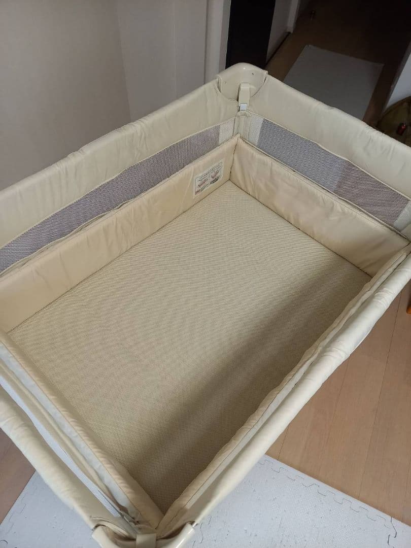 Aprica ココネルエアー　クリーム色 メッシュ ベビーベッド 折りたたみ式