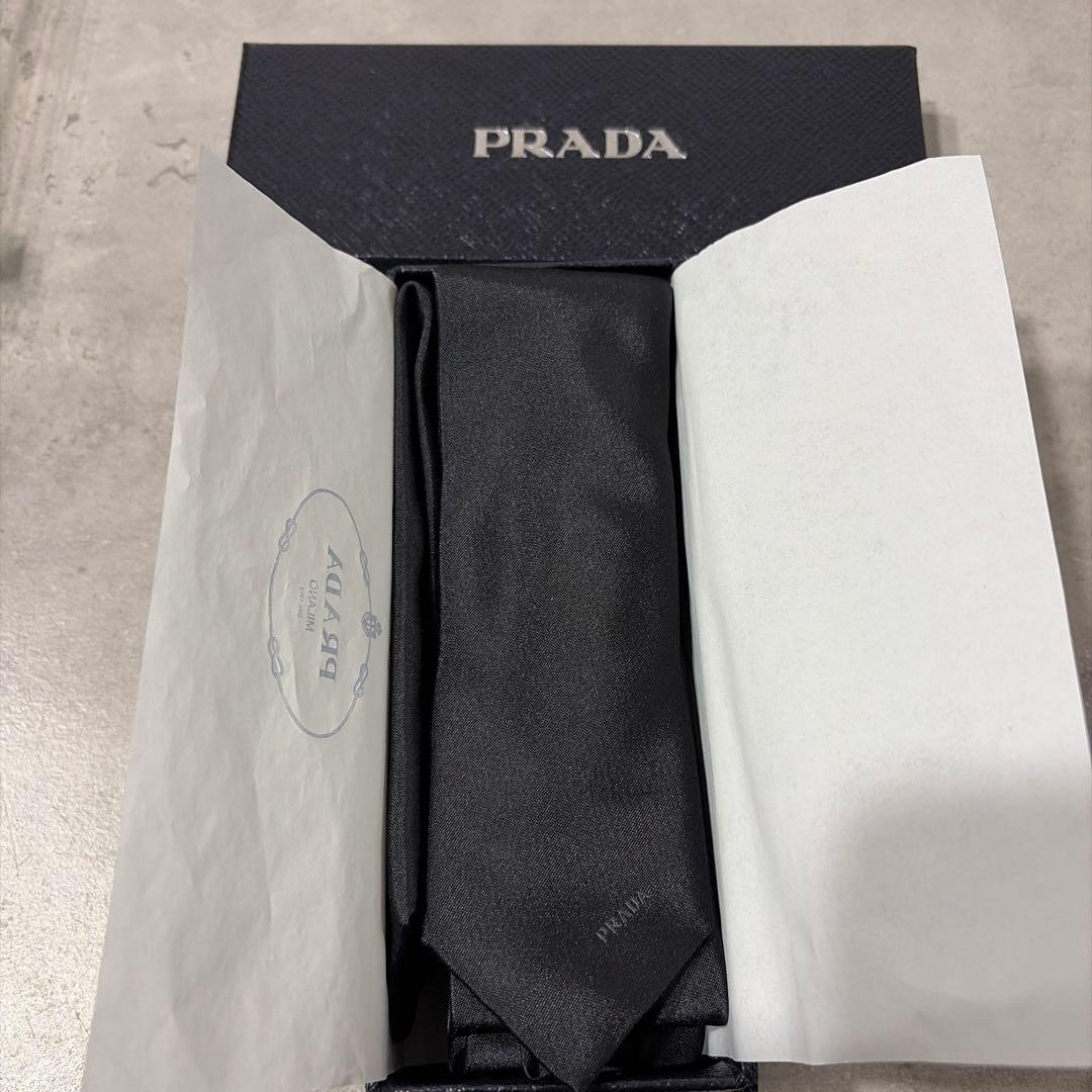 プラダ　ネクタイ　グレー　※12/26まで安心鑑定無料