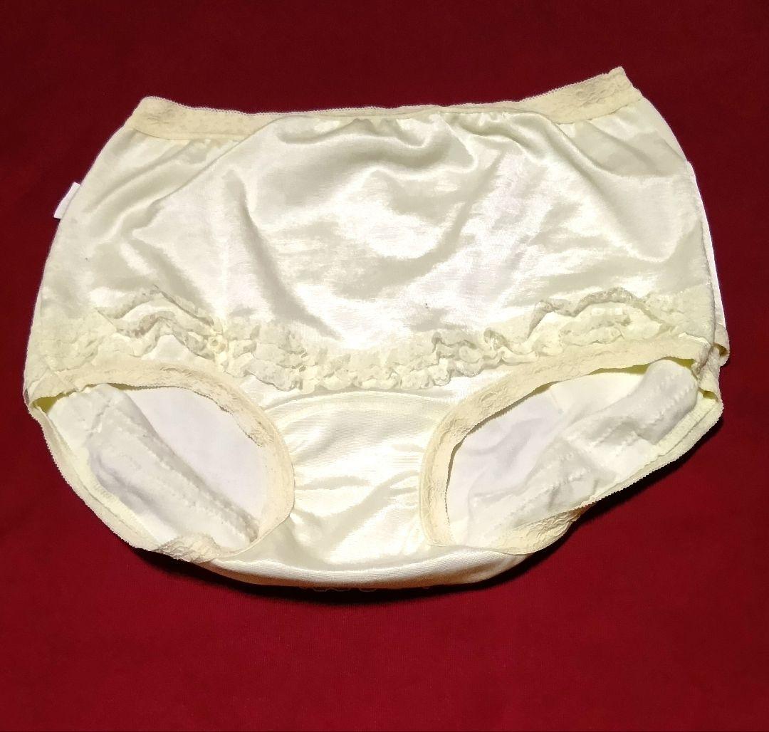 ellesse　クリーム色 Lサイズのフリル付き アンダースコート