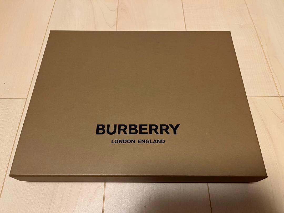 BURBERRY　バーバリー　マフラー　LOVEロゴ　タグ付き未使用品　箱有