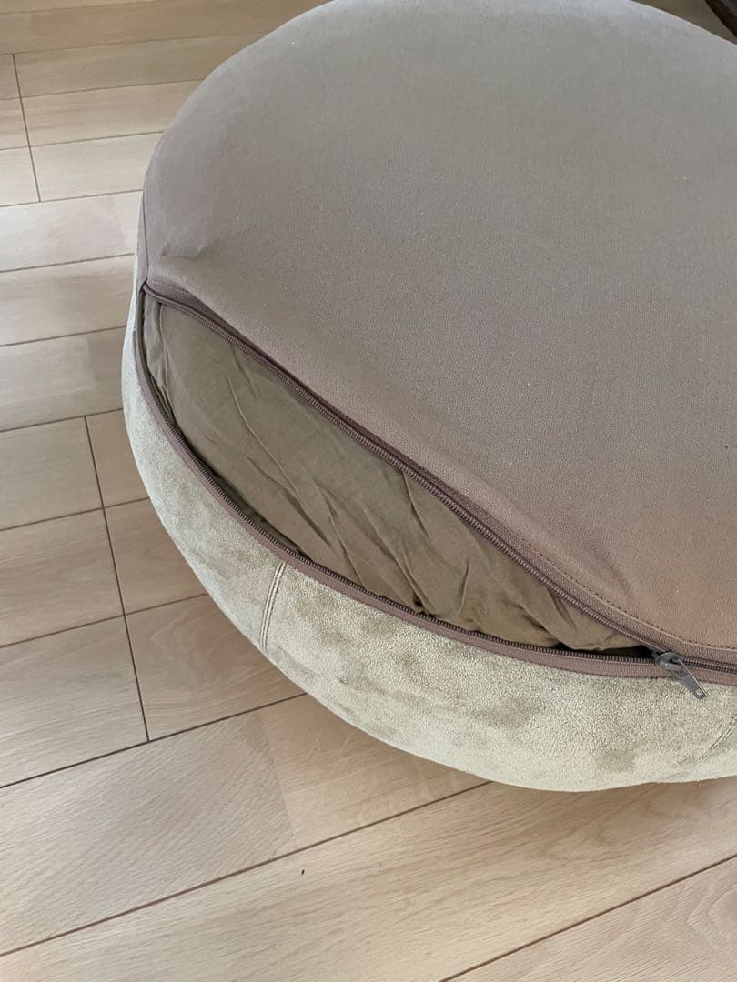 芦屋ブランドジュリエ購入　革張りプフ