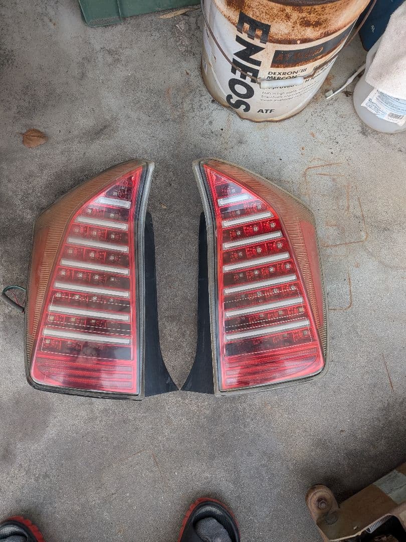 プリウス30 LEDテールランプ 左右セット 赤/クリア